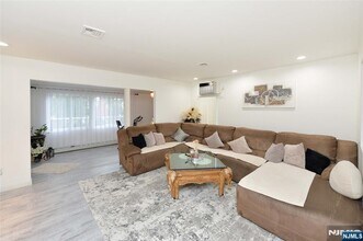 721 Hamburg Tpke in Wayne, NJ - Building Photo - Building Photo