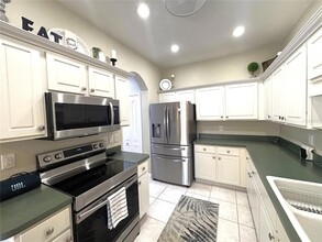 1759 Fountain View Cir in Venice, FL - Foto de edificio - Building Photo