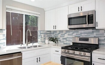 77 Rue Monet in Lake Forest, CA - Building Photo - Building Photo