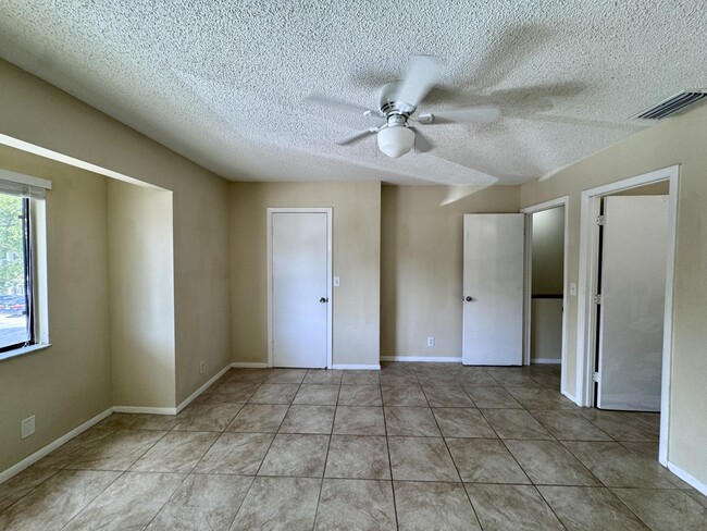 704 Riverside Dr in Greenacres, FL - Building Photo - Building Photo