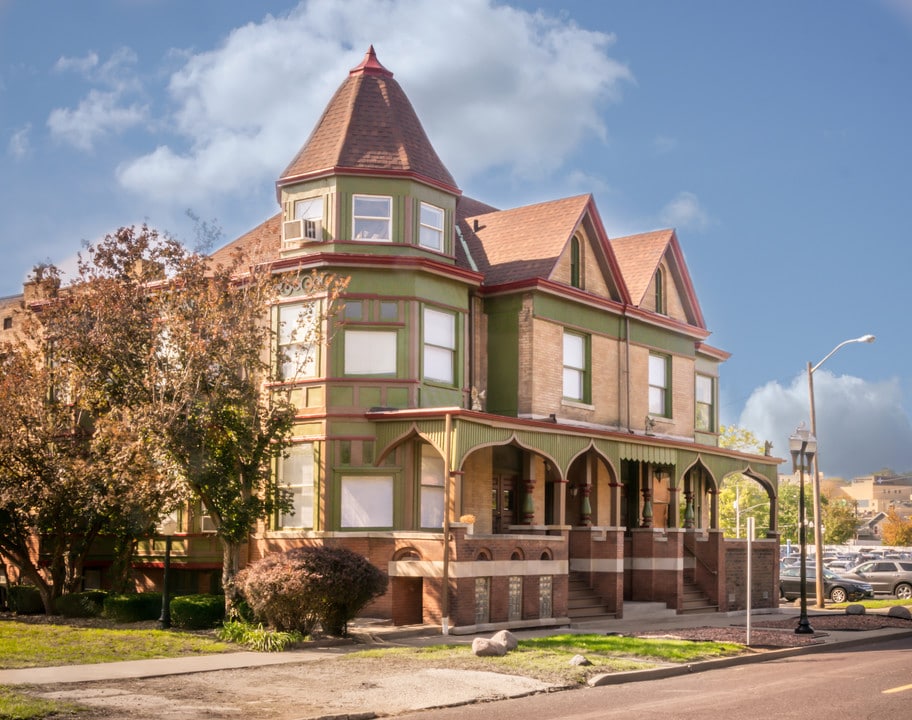 Sandmeyer Flats in Peoria, IL - Building Photo