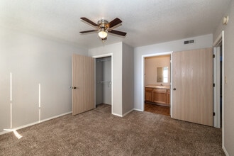 Park Ridge Apartments in McPherson, KS - Foto de edificio - Interior Photo