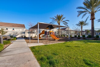 2450 E Lark St in Gilbert, AZ - Building Photo - Building Photo