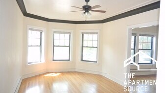 1033 Dempster St, Unit W1 in Evanston, IL - Building Photo