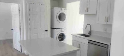 8820 Noeline Ave in Spring Valley, CA - Foto de edificio - Building Photo