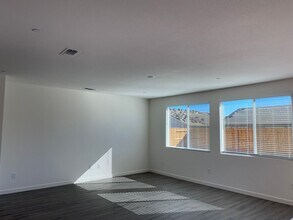 1870 Summit Dr in Los Banos, CA - Building Photo - Building Photo