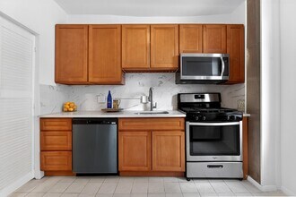 6045 JFK Blvd E in West New York, NJ - Building Photo - Building Photo