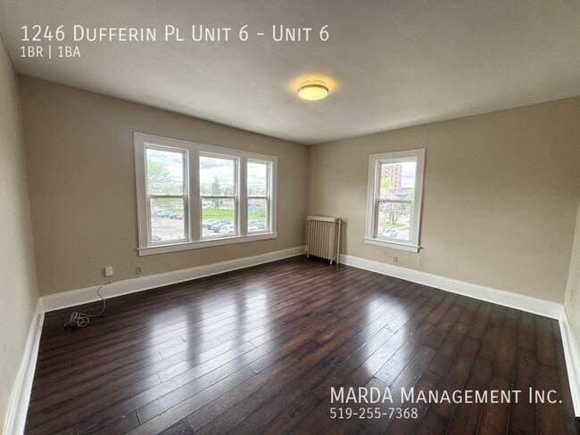 1246 Dufferin Pl