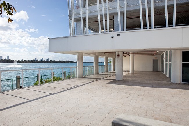 Bentley Bay in Miami Beach, FL - Building Photo - Building Photo