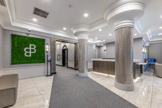 The Bay Club in Toronto, ON - Foto de edificio - Interior Photo
