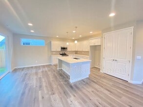 7604 61st Dr NE in Marysville, WA - Building Photo - Building Photo