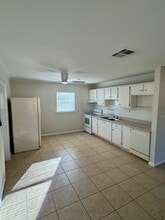 77 2nd St, Unit 77 in Ft. Myers, FL - Foto de edificio - Building Photo