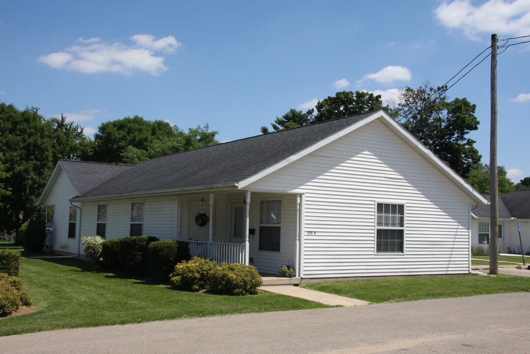 Hurst Cottage Apartments in Maquoketa, IA - Building Photo