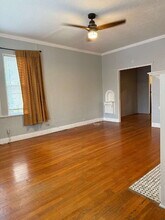 327 W Huisache Ave in San Antonio, TX - Building Photo - Building Photo