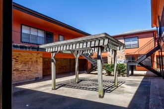 Parkway Apartments in Beaumont, TX - Building Photo - Building Photo