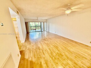 6662 Boca Del Mar Dr in Boca Raton, FL - Building Photo - Building Photo