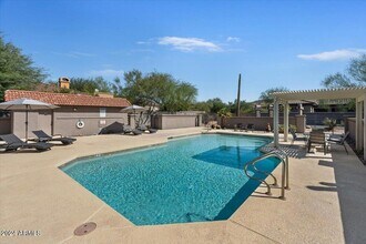 7220 E Mary Sharon Dr in Scottsdale, AZ - Building Photo - Building Photo