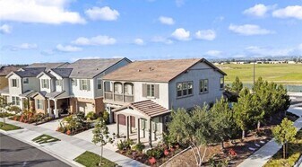 38 Windwalker Way in Tustin, CA - Building Photo