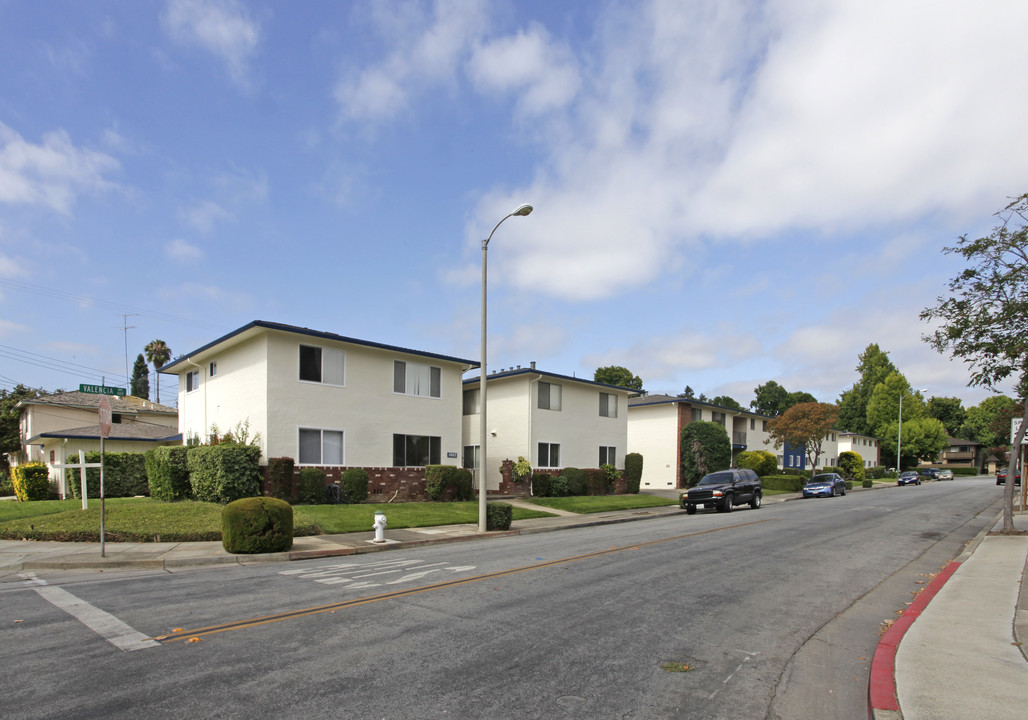 Valencia Apartments in Sunnyvale, CA - Building Photo