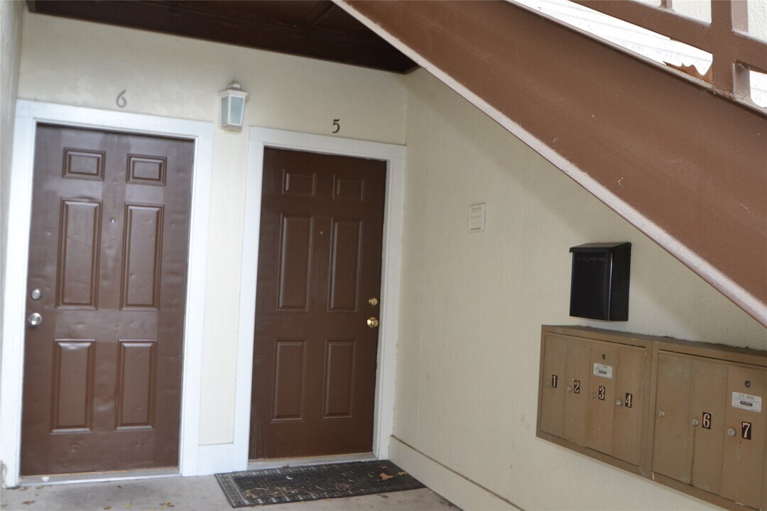 304 Dell Ct in Houston, TX - Building Photo