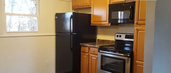 property at 3102 N Valleyview Dr