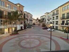 23500 Park Sorrento, Unit C33 in Calabasas, CA - Foto de edificio - Building Photo