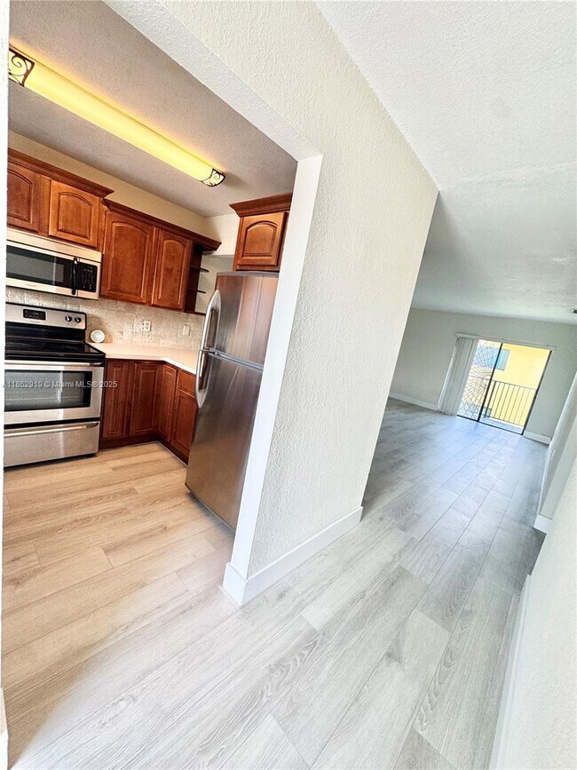 6121 W 24th Ave in Hialeah, FL - Building Photo - Building Photo