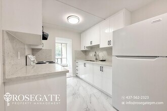 2 Glamorgan Ave in Toronto, ON - Building Photo - Building Photo