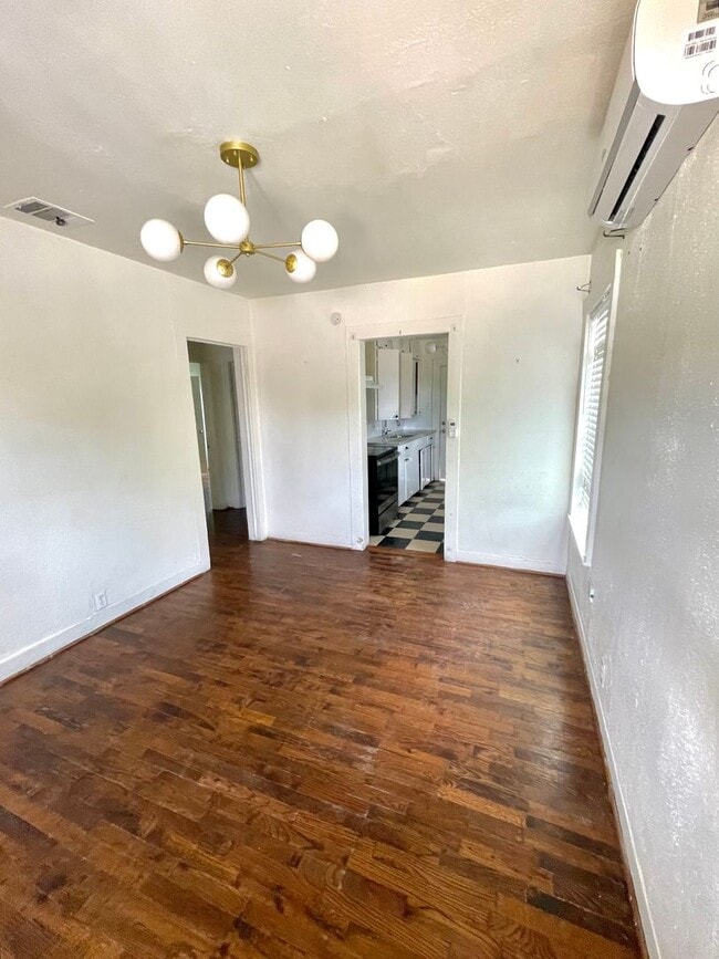 2002 Dudley Ave in Dallas, TX - Building Photo - Building Photo