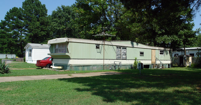 A & B Town & Country Mobile Home Park in North Little Rock, AR - Building Photo - Building Photo