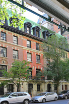 9 W 73rd St in New York, NY - Building Photo