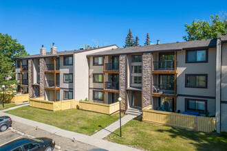 Castleview Park in Calgary, AB - Building Photo - Building Photo