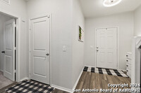 5303 Hickory Pl in San Antonio, TX - Foto de edificio - Building Photo