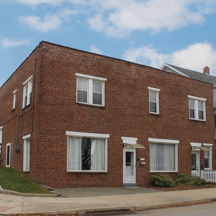 300 1st Ave in Red Lion, PA - Building Photo