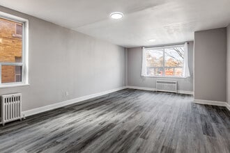 Marina View Apartments in Toronto, ON - Building Photo - Interior Photo