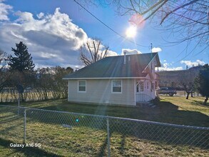 2424 Mc Cauley Ln in Missoula, MT - Foto de edificio - Building Photo