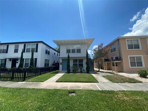 212 Columbia Dr in Tampa, FL - Foto de edificio - Building Photo