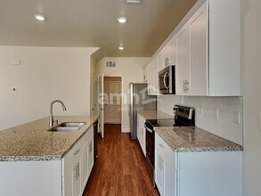 82 Bonny Lake Ct in Henderson, NV - Foto de edificio - Building Photo