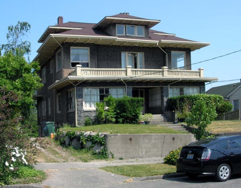 Burke House in Seattle, WA - Building Photo