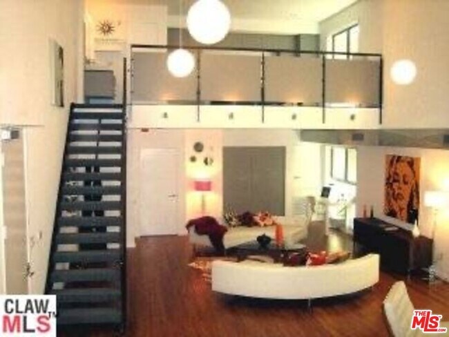 property at 7062 Hawthorn Ave