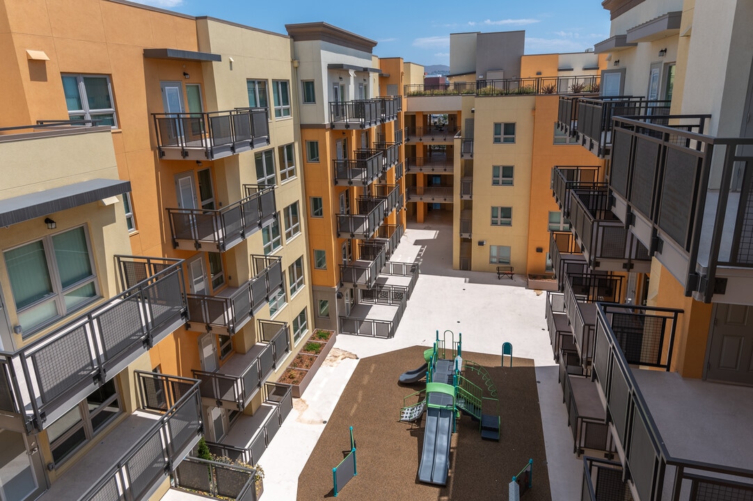 Terraces at Nevin in Richmond, CA - Foto de edificio