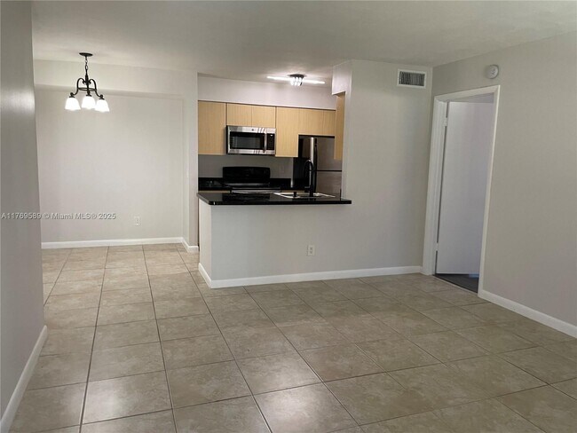 751 NW 104th Ave in Pembroke Pines, FL - Building Photo - Building Photo