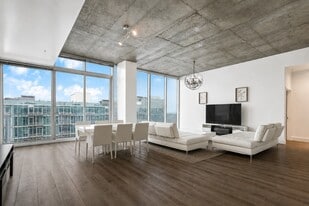 5925 Almeda Rd in Houston, TX - Building Photo