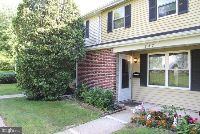 property at 267 Washington Pl