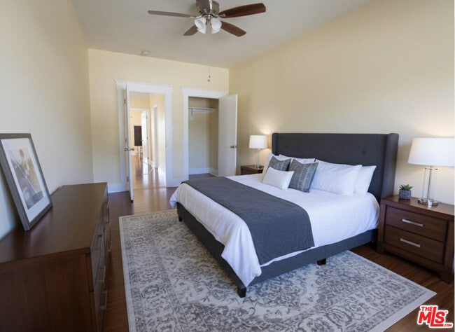 2928 Walton Ave in Los Angeles, CA - Building Photo - Building Photo