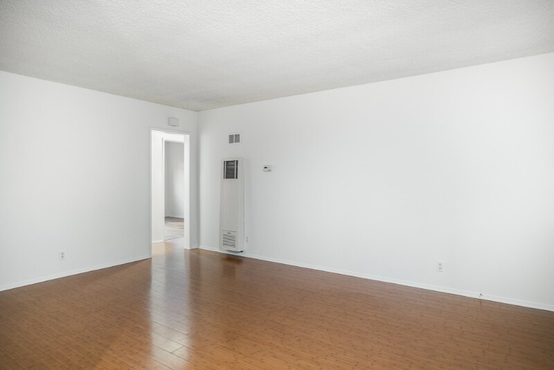11511 Ohio Ave in Los Angeles, CA - Building Photo