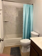 2128 Jayhawk Dr in Lodi, CA - Foto de edificio - Building Photo