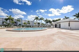 2053 Cornwall E in Boca Raton, FL - Foto de edificio - Building Photo