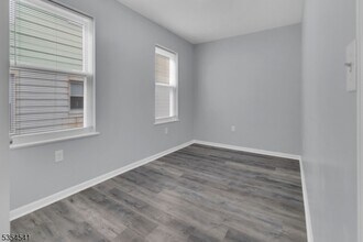 10 Walter Pl in Irvington, NJ - Building Photo - Building Photo