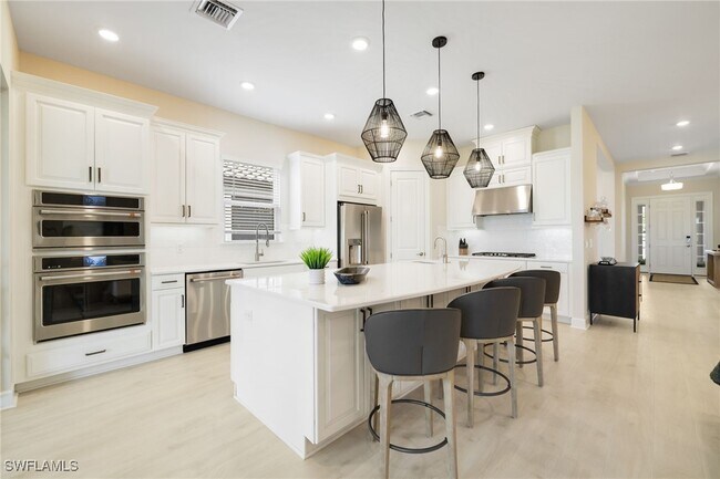 property at 11963 Molto Dr